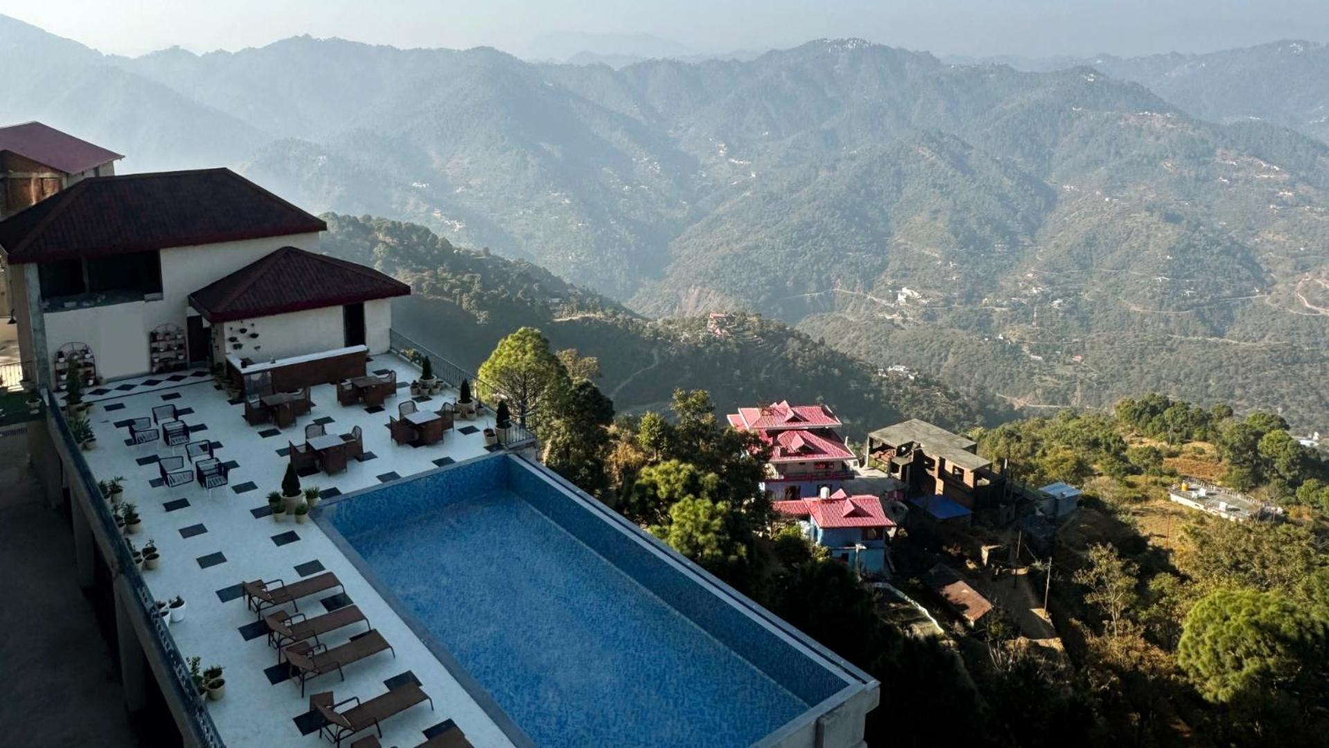 Astra Resort And Caffe Kasauli Esterno foto
