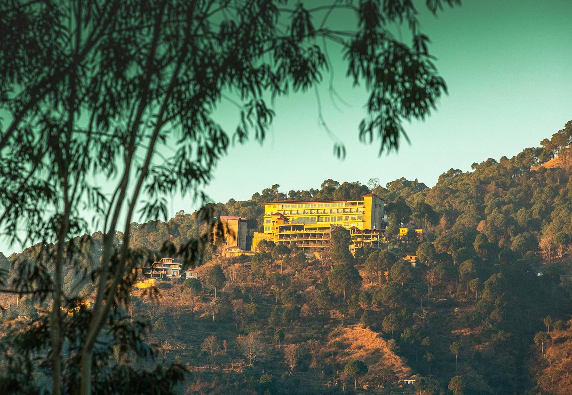 Astra Resort And Caffe Kasauli Esterno foto
